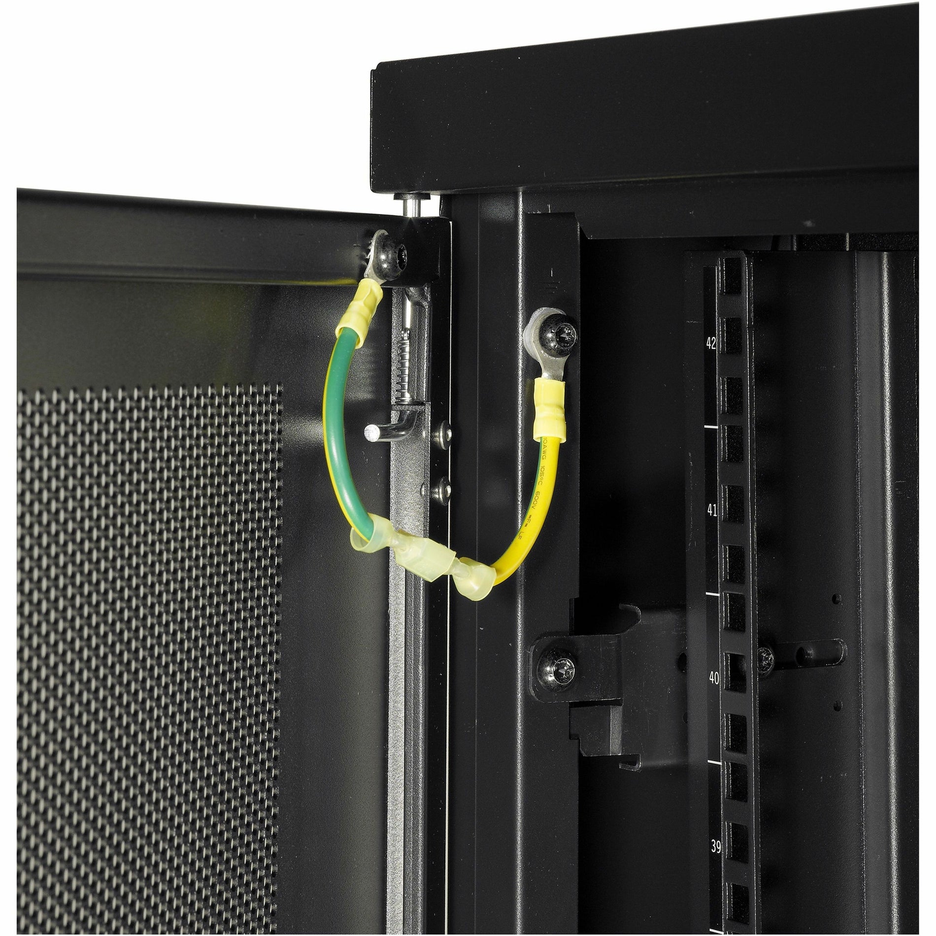 - APC Netshelter SV Rackkast (AR2400FP1)