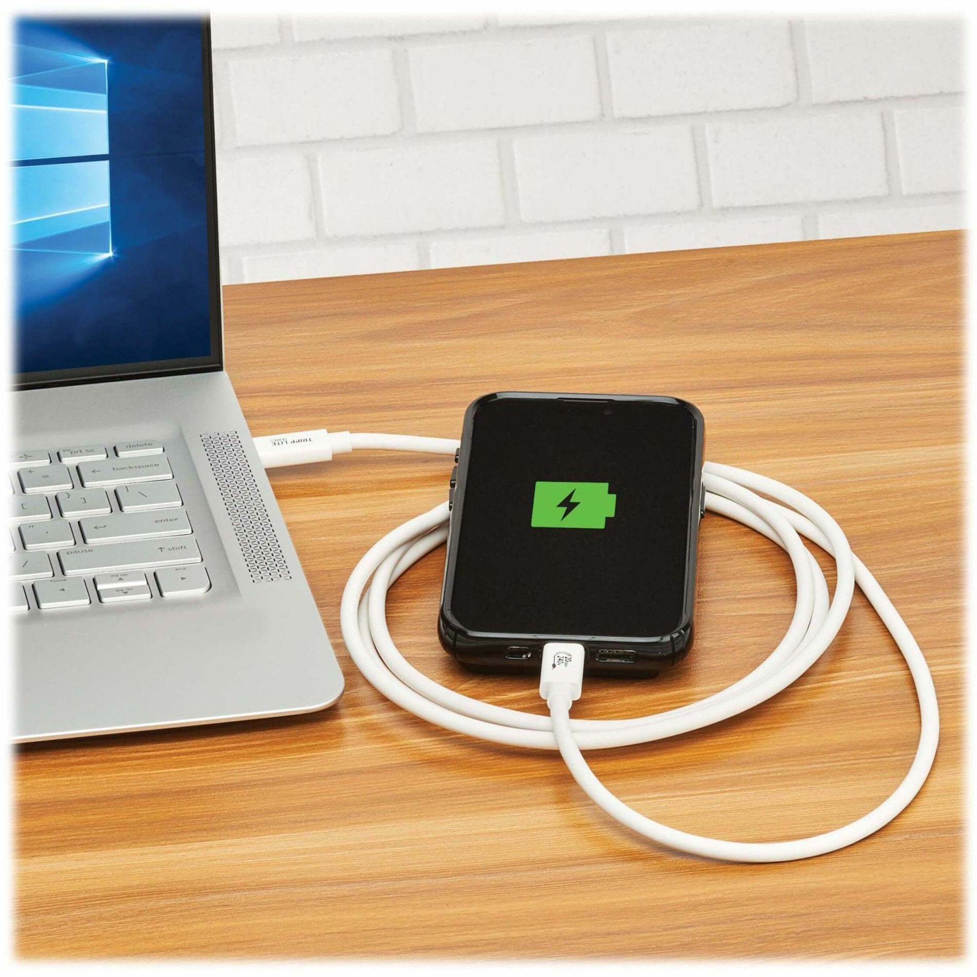 USB4 cable connecting laptop and smartphone showing active charging with battery indicator-alternate-image4