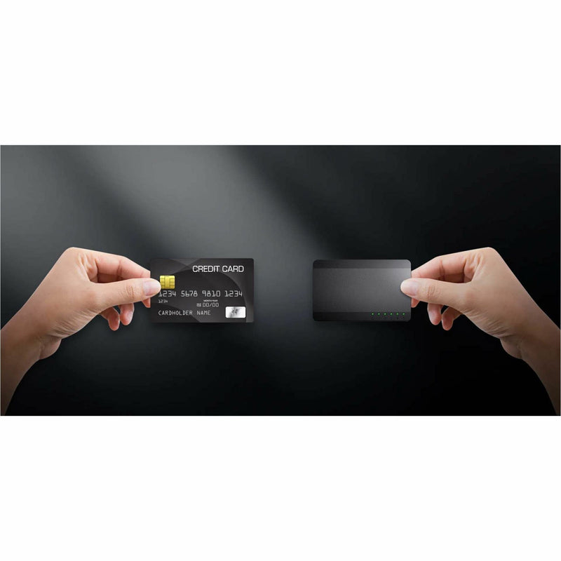 Size comparison of Tenda SG105M switch with a credit card