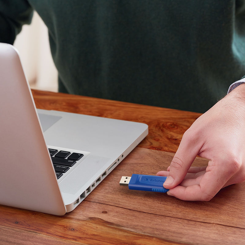 Person inserting Verbatim USB drive into laptop