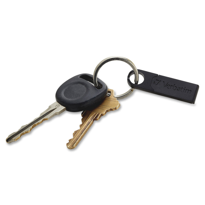 Verbatim USB drive attached to a set of keys demonstrating everyday carry functionality