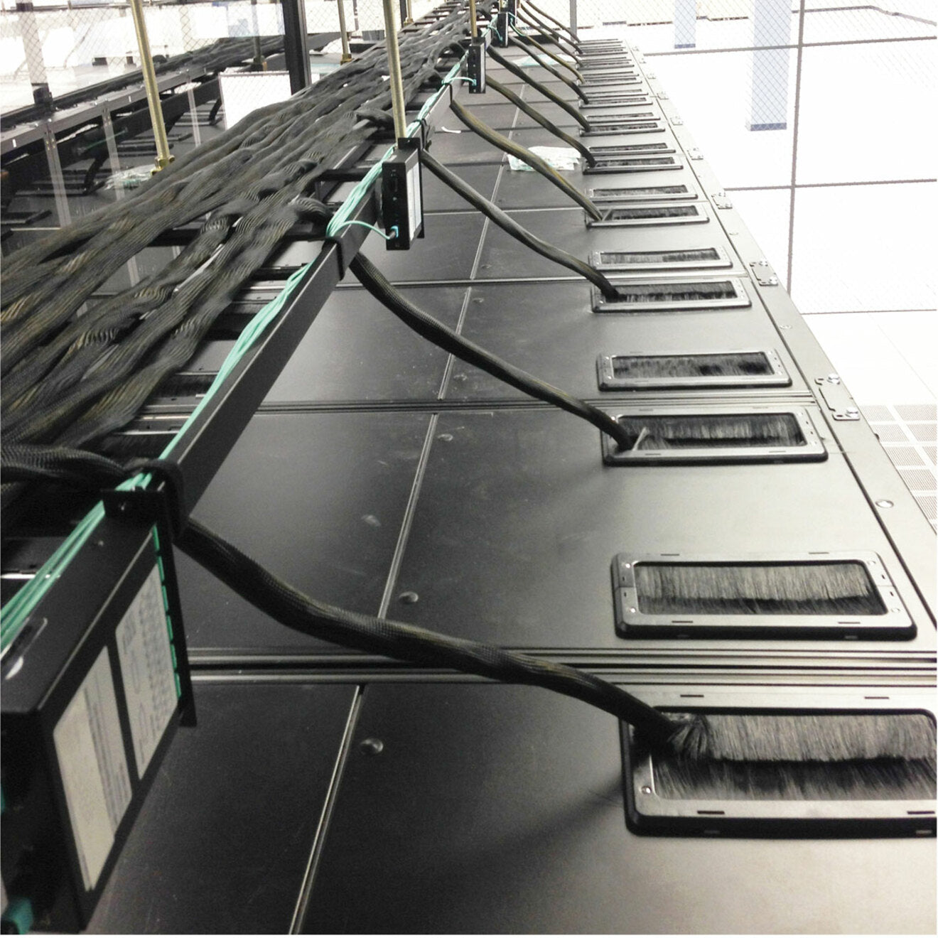 Cable management view showing N482-00U supporting multiple fiber runs-alternate-image5