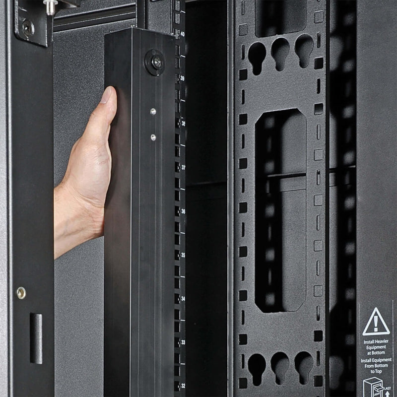 Demonstration of PDU toolless mounting system with rack integration