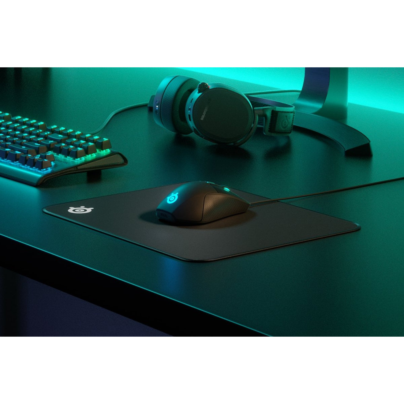 SteelSeries 63823 QcK Edge Cloth Gaming Mouse Pad, Peel Resistant, Anti-slip, Anti-fray