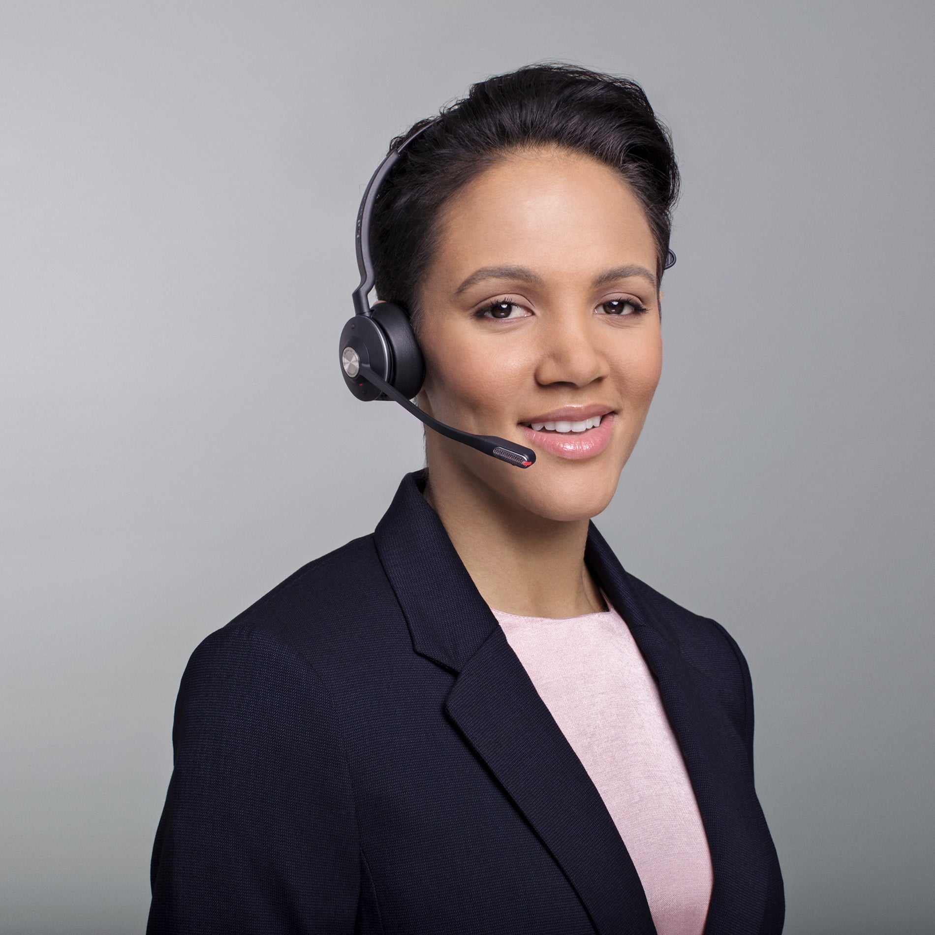 Side view of professional wearing Jabra Engage 65 showing positioning flexibility-alternate-image10