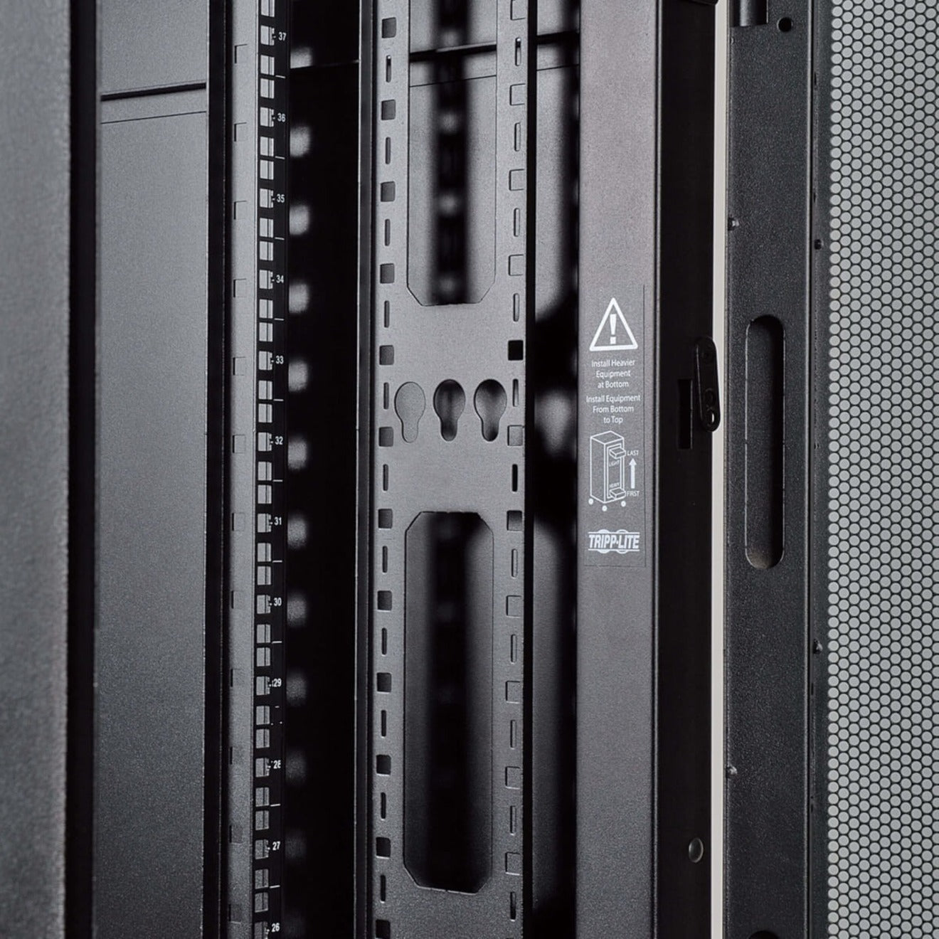 Tripp Lite - トリップライト SR48UBDP48 48U Server Rack - SR48UBDP48 48Uサーバーラック 10.8 ft Depth - 10.8フィートの奥行き 60" Width - 60インチの幅 18.8 ft Height - 18.8フィートの高さ Black Powder Coat - ブラックパウダーコート