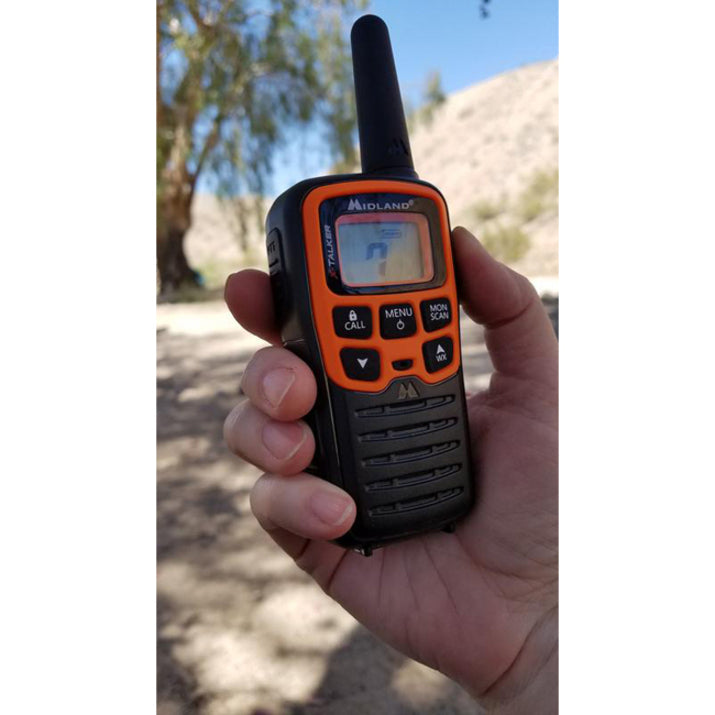 Hand holding Midland T51VP3 in outdoor desert environment-alternate-image13