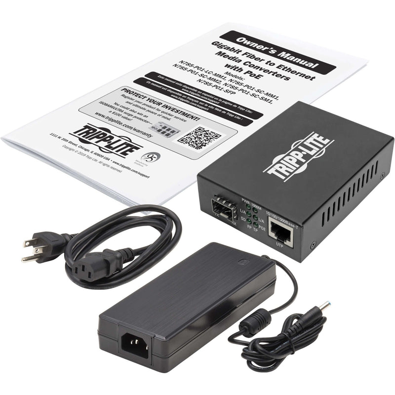 Complete package contents including media converter, power supply, cables, and documentation