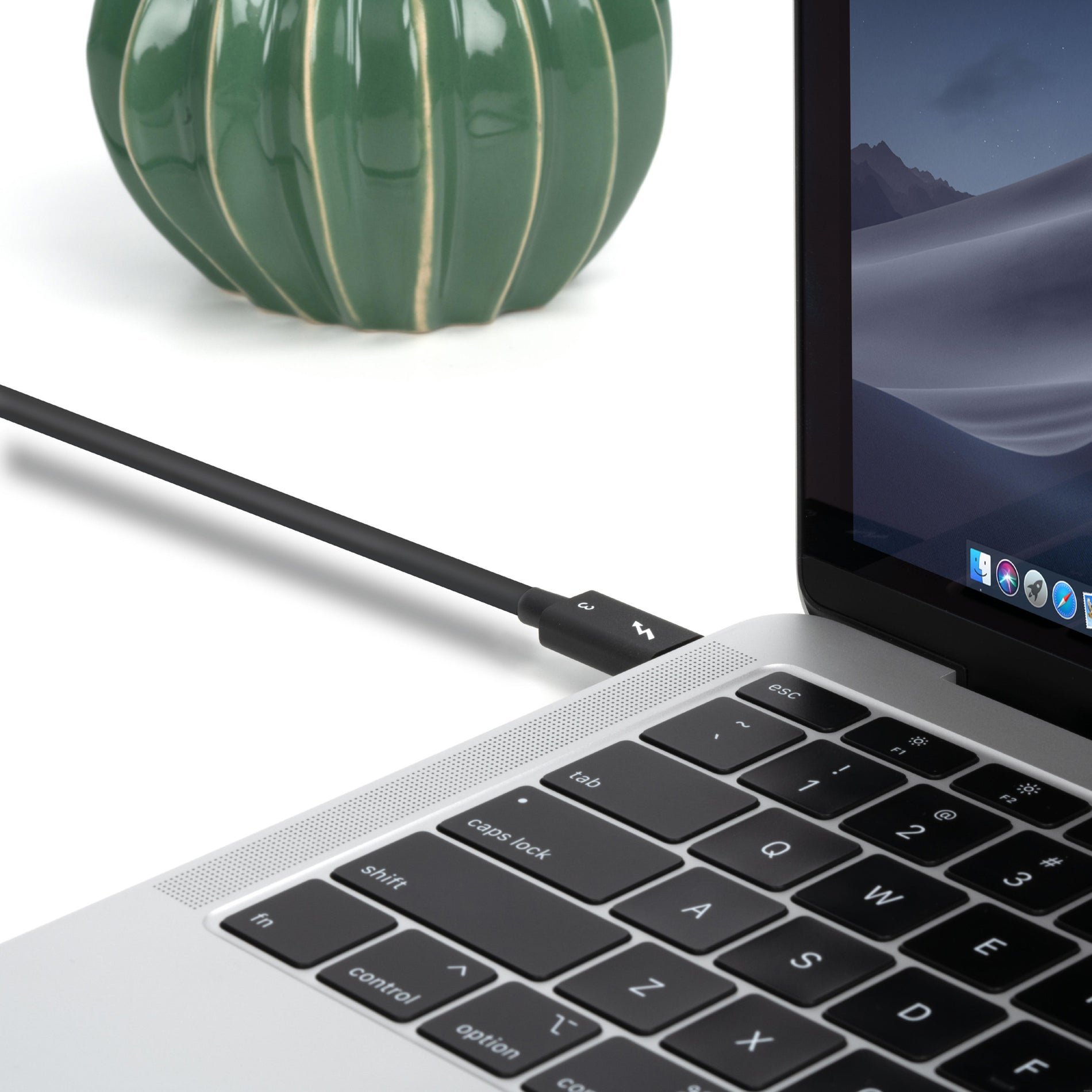Plugable TBT3-40G80CM Thunderbolt 3 Cable (40GBPS, 2.6FT/0.8M), USB-C Power Delivery, Fast Data Transfer