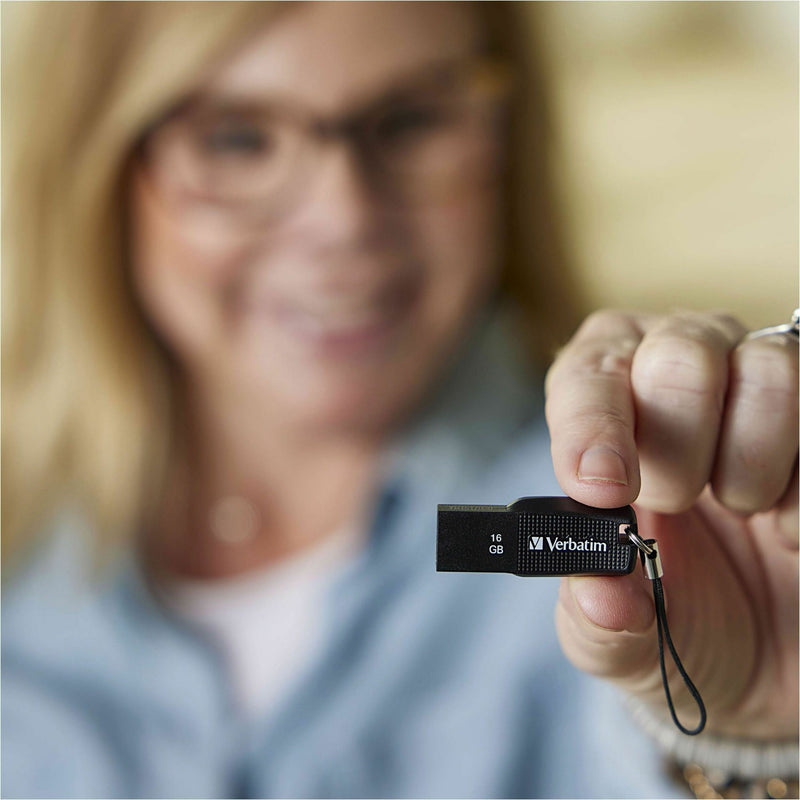 Person holding Verbatim USB drive demonstrating its compact size and easy handling