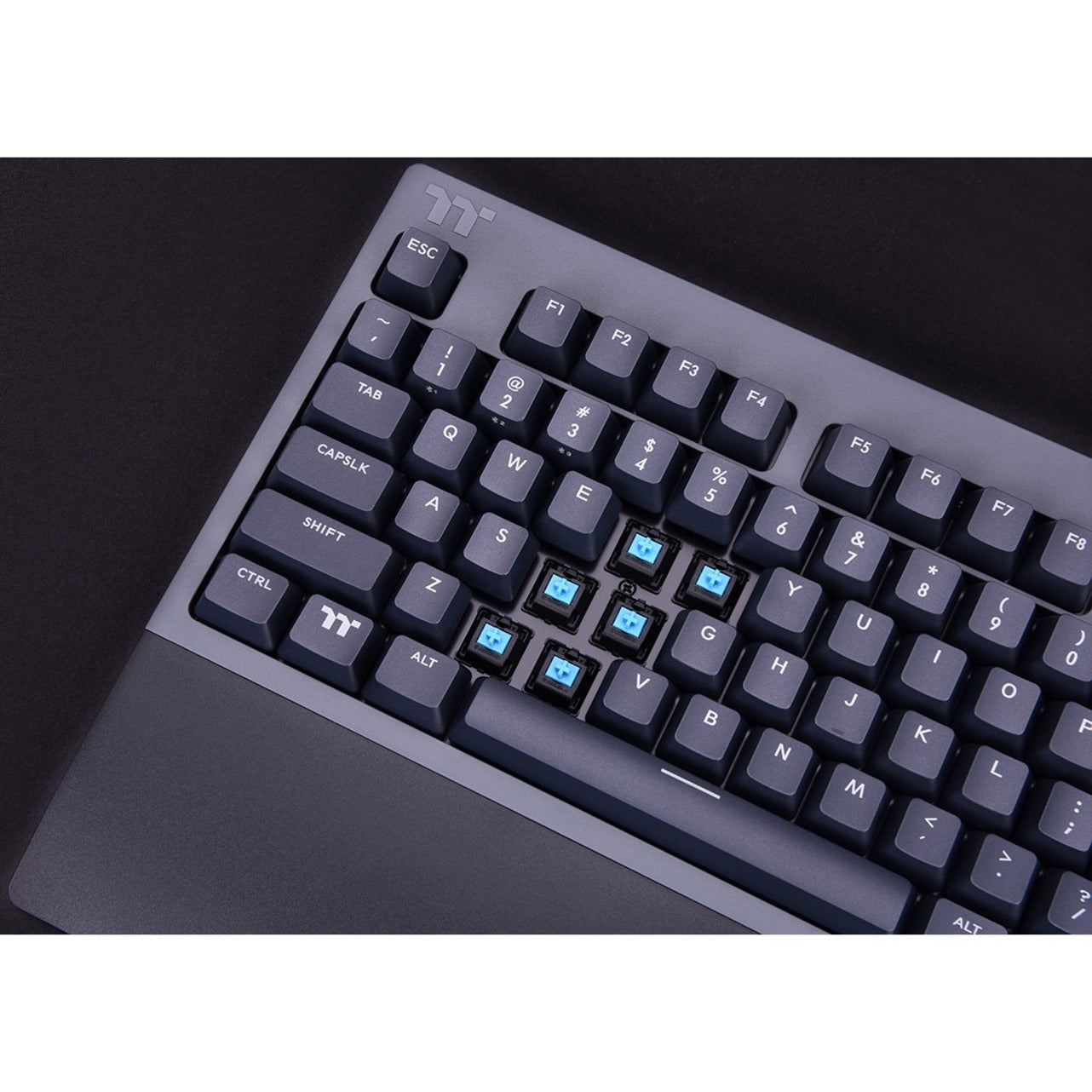 Thermaltake GKB-WOW-BLSNUS-01 W1 WIRELESS Gaming Keyboard Cherry MX Blue, Mechanical Keys, Bluetooth 4.2, Anti-ghosting