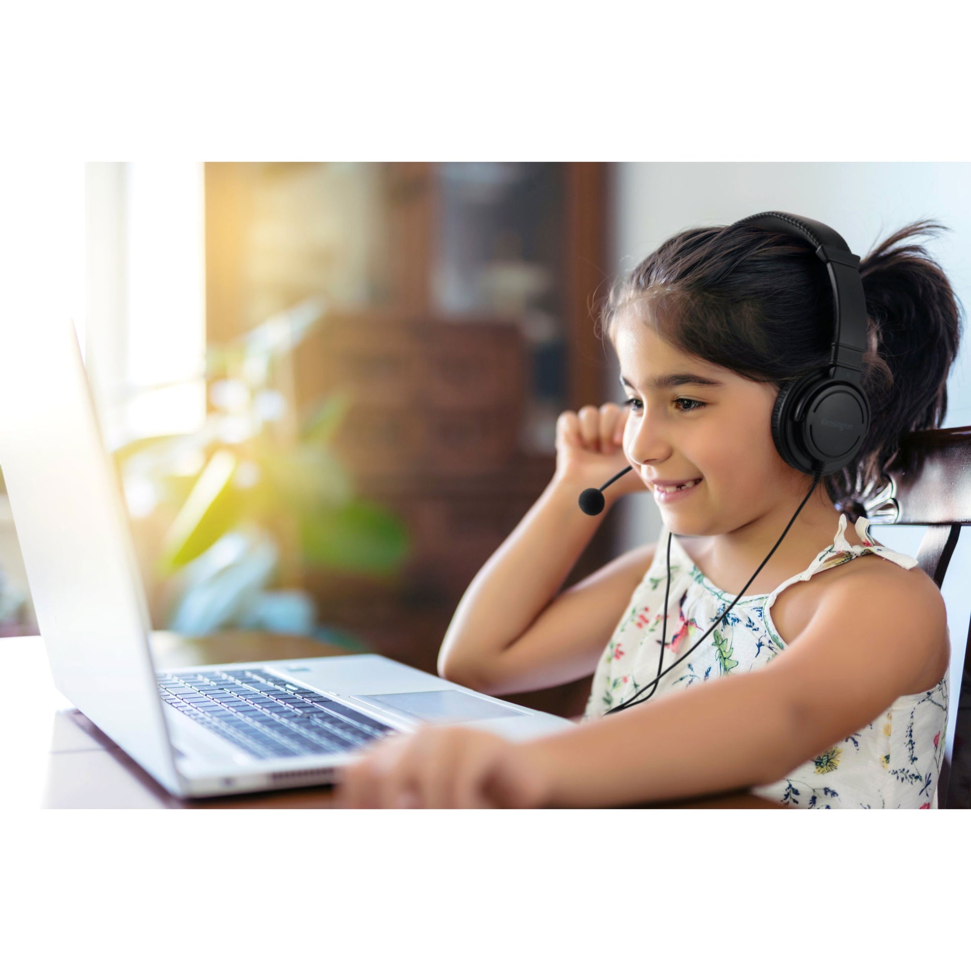 Student using Kensington headset for online learning-alternate-image9