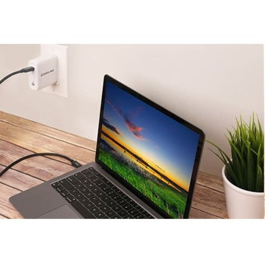 IOGEAR GPAWC100W جهاز شحن USB-C GaN بقوة 100 واط، شحن سريع لجهاز MacBook Pro والمزيد