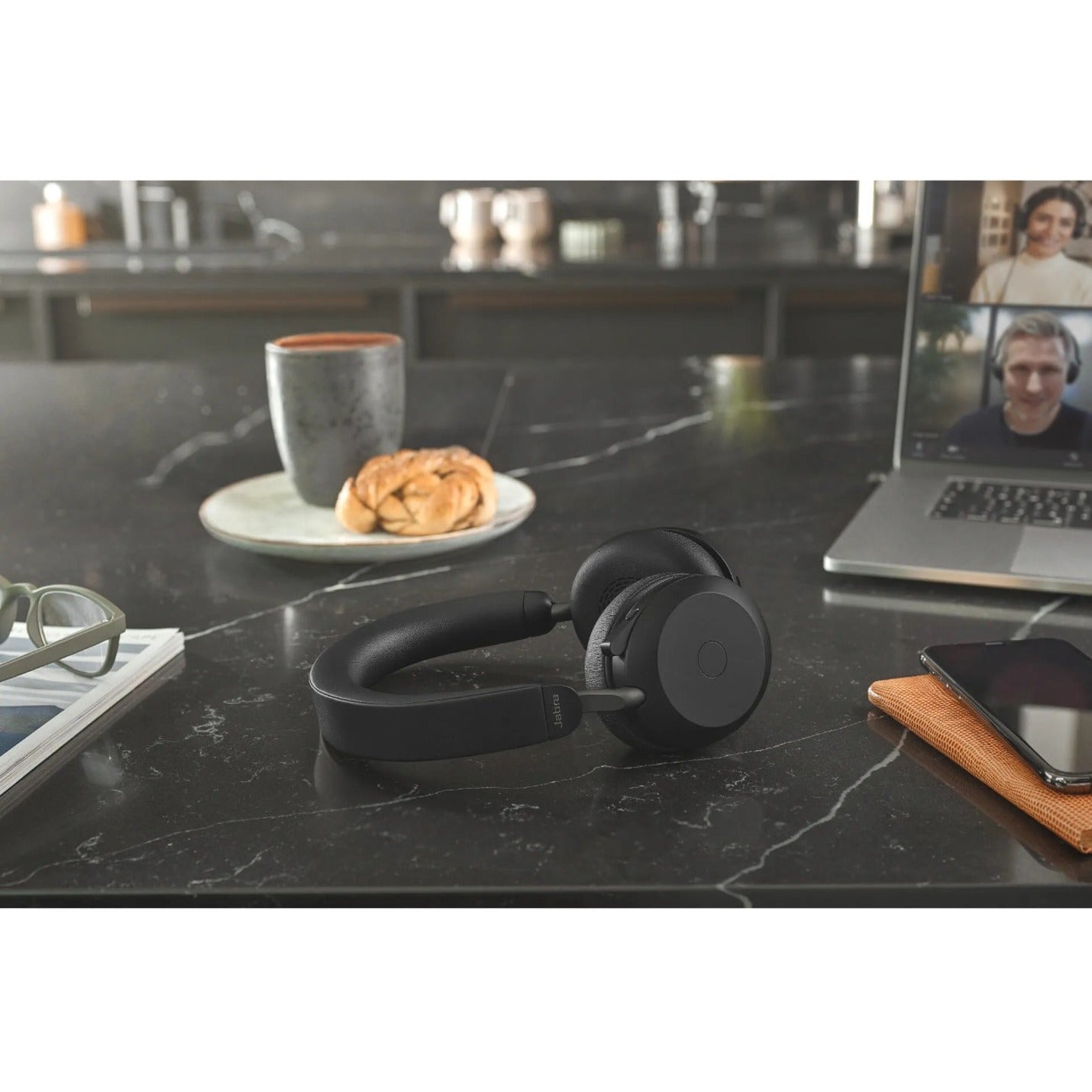 Jabra Evolve2 75 on desk with laptop setup-alternate-image12