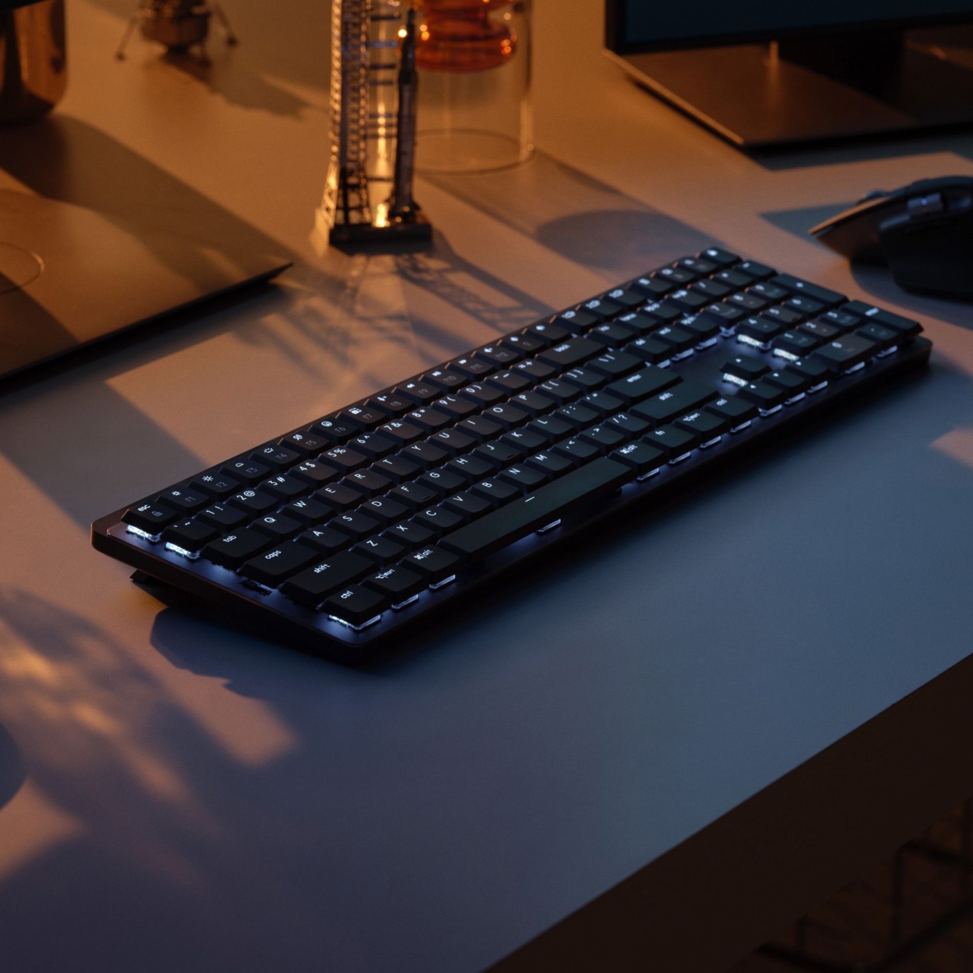 Logitech MX Mechanical Wireless Illuminated Keyboard - keyboard - full size  - 920-010547 - Keyboards 
