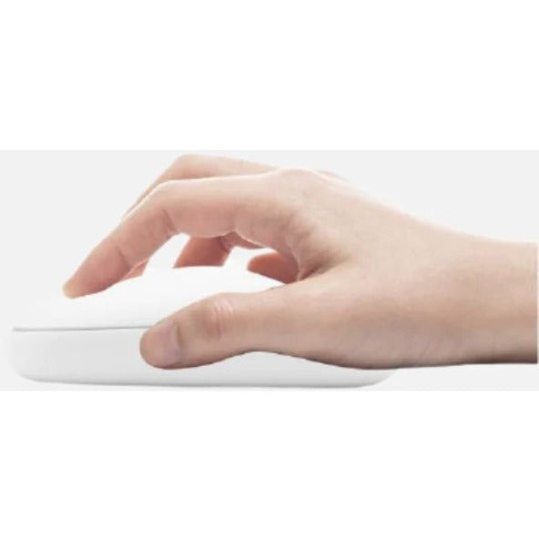 Hand demonstrating ergonomic grip on Macally wireless mouse-alternate-image10