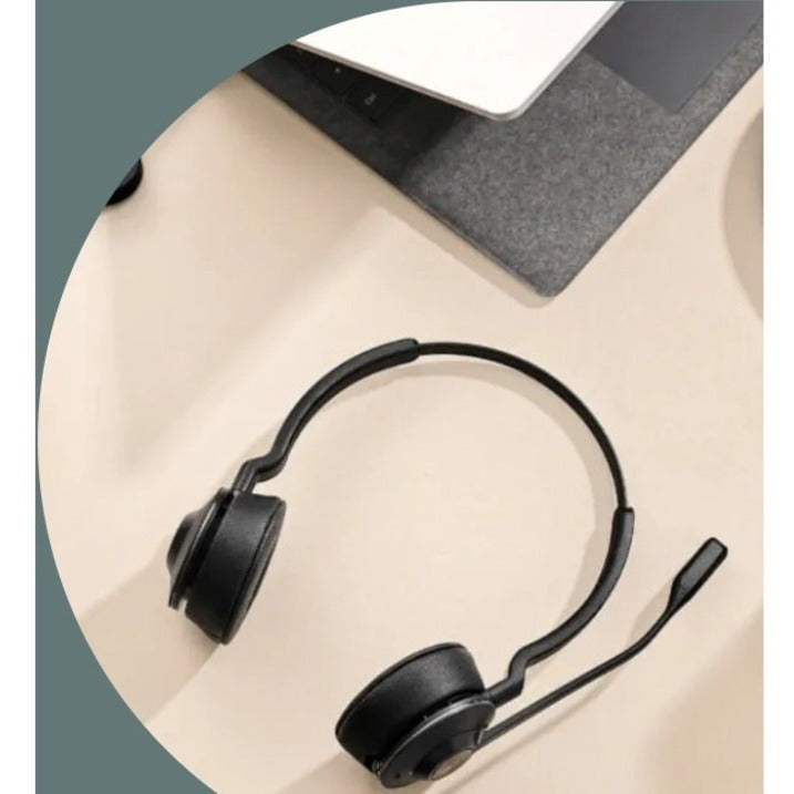 Artistic view of Jabra Engage 55 headset highlighting design-alternate-image15