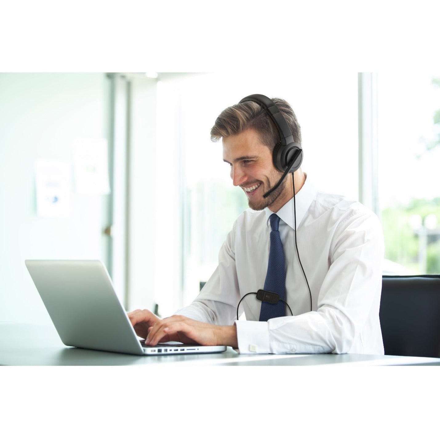 Professional actively using H1000 headset in office environment-alternate-image8