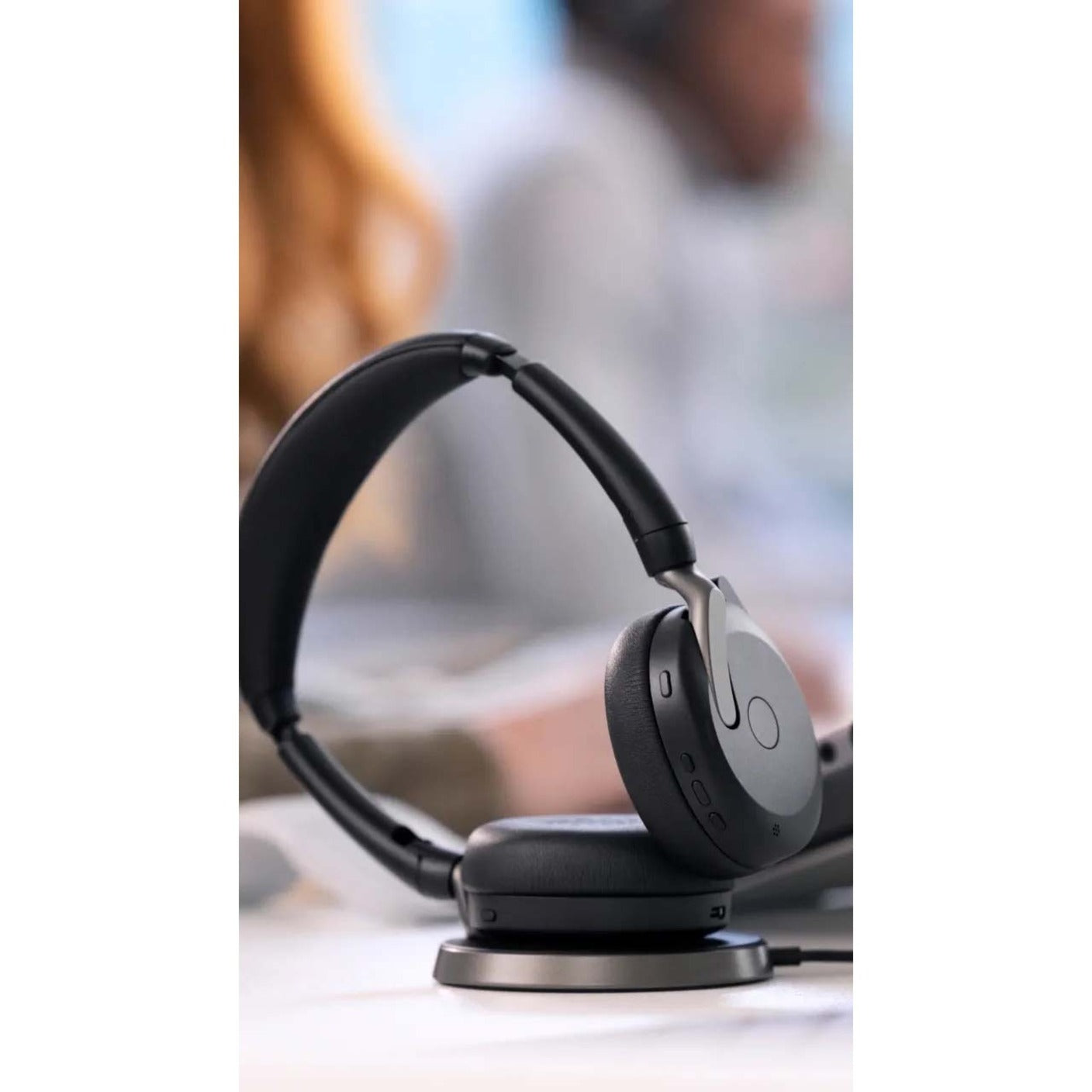 Side profile of Jabra Evolve2 65 Flex on charging stand-alternate-image11