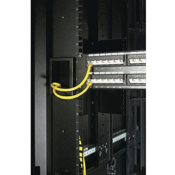 APC AR7706 منظم الأسلاك الجانبي القضيب 750 ملم غطاء الفرشاة، يسهل إدارة الكابلات APC